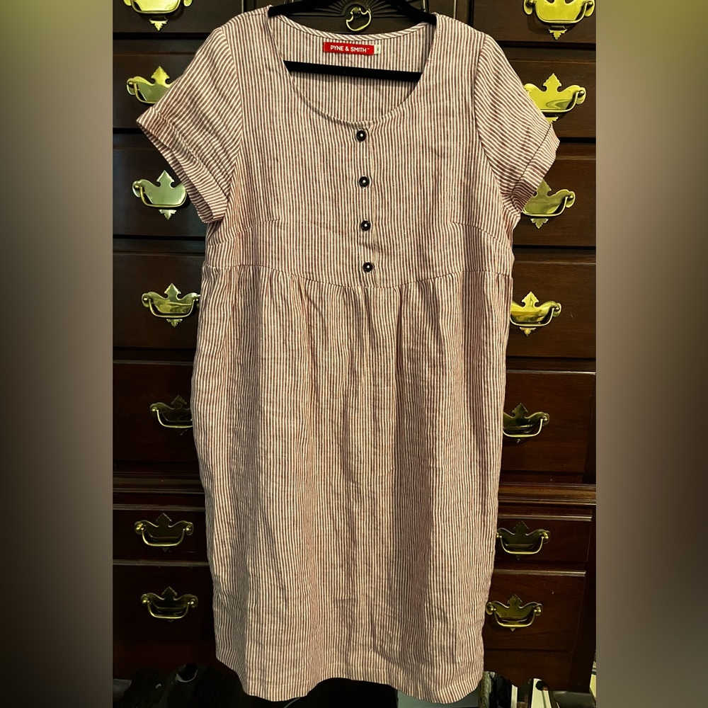 Pyne & Smith linen dress in XL. The color is brick red and off white.